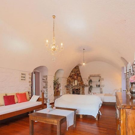Iliana'S House - Spacious Cave House In The Center Of Areopolis Exterior foto