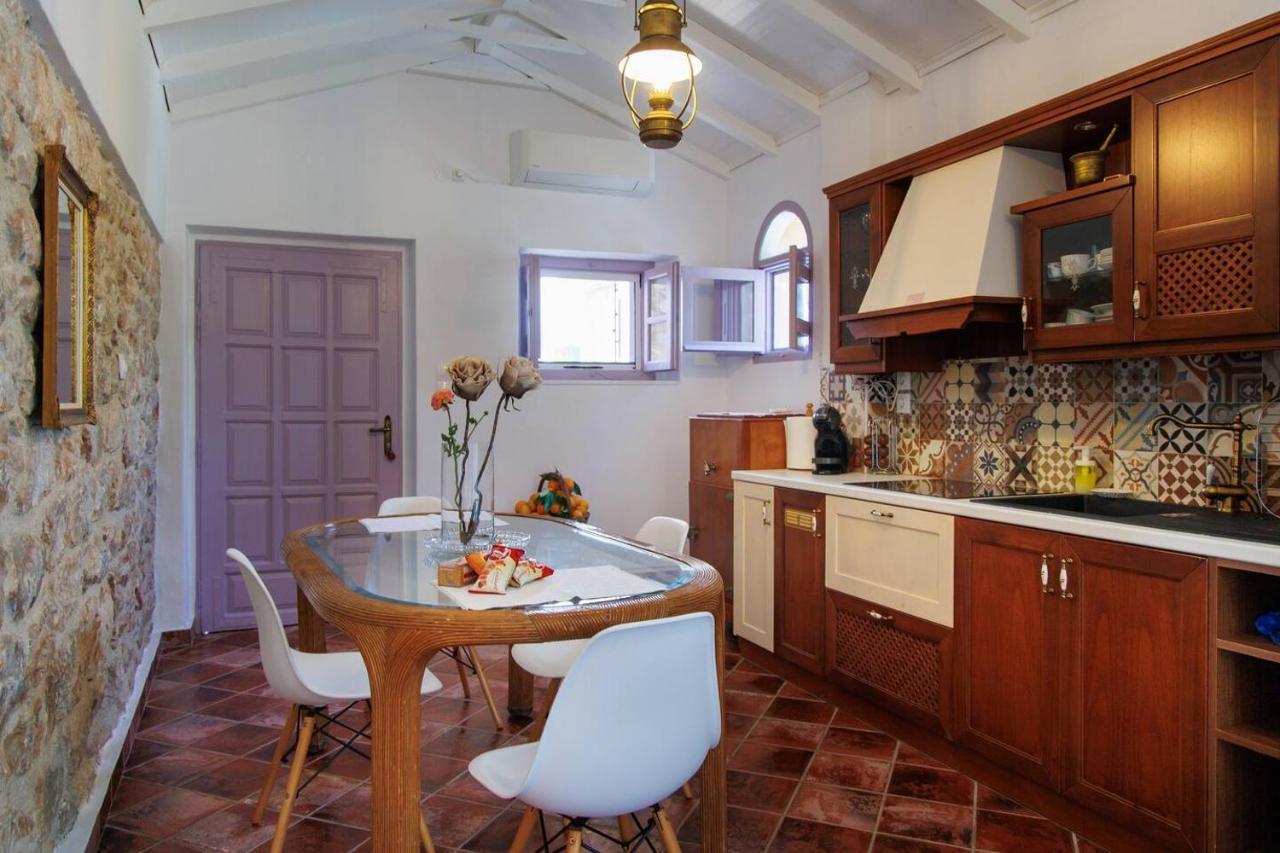 Iliana'S House - Spacious Cave House In The Center Of Areopolis Exterior foto