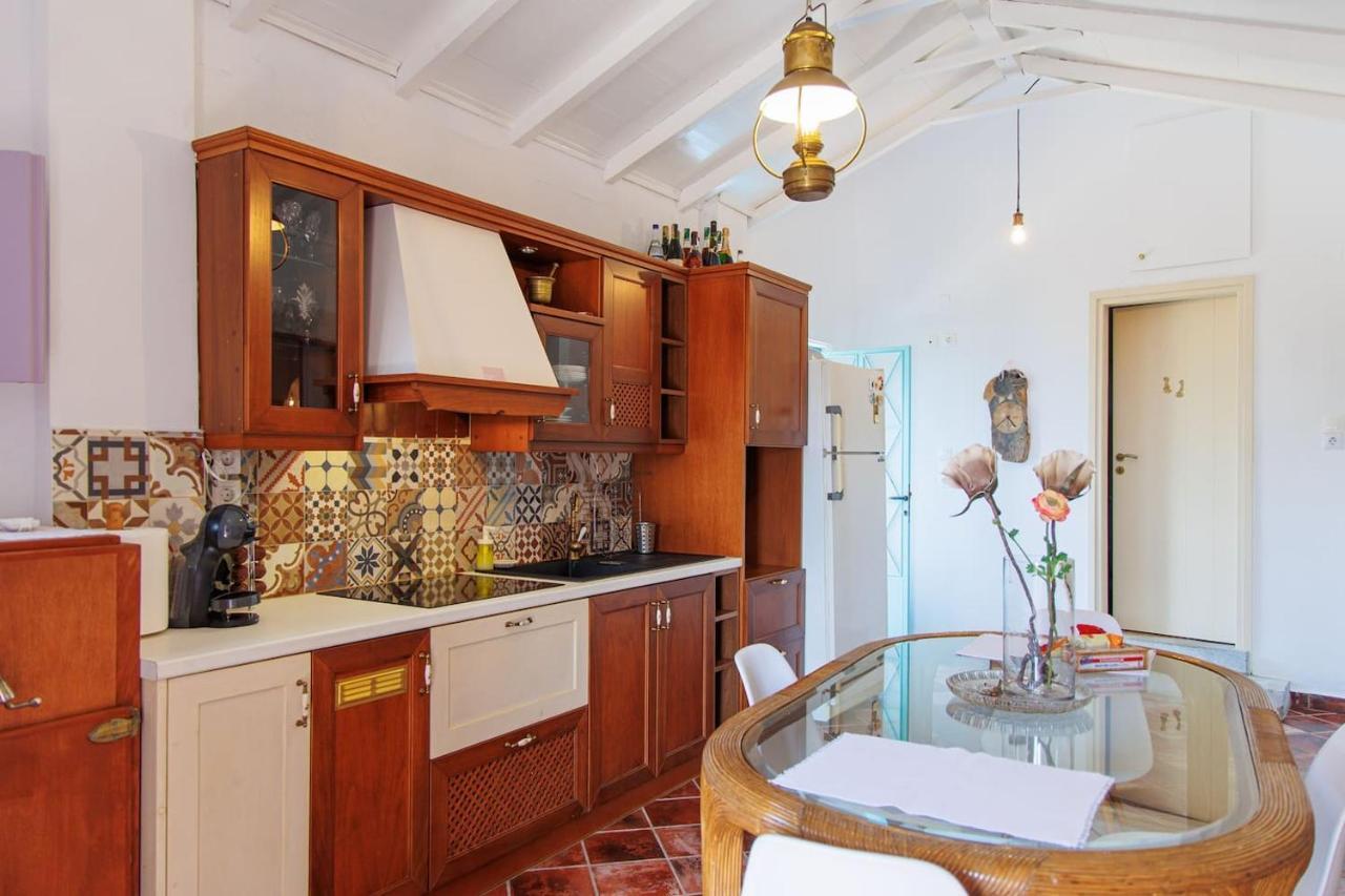 Iliana'S House - Spacious Cave House In The Center Of Areopolis Exterior foto